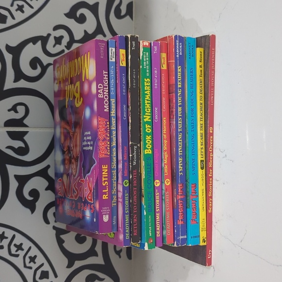 Lot of 11 Vintage Halloween Scary Stories Story Books Paperback Creepy Tales - Picture 8 of 8